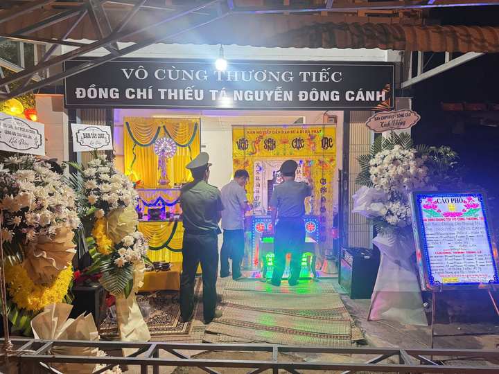 Thiếu tá Công an Đắk Lắk hy sinh khi truy bắt tội phạm , để lại vợ con đau khổ - Ảnh 1. Thiếu tá Công an Đắk Lắk hy sinh khi truy bắt tội phạm , để lại vợ con đau khổ - Ảnh 1.