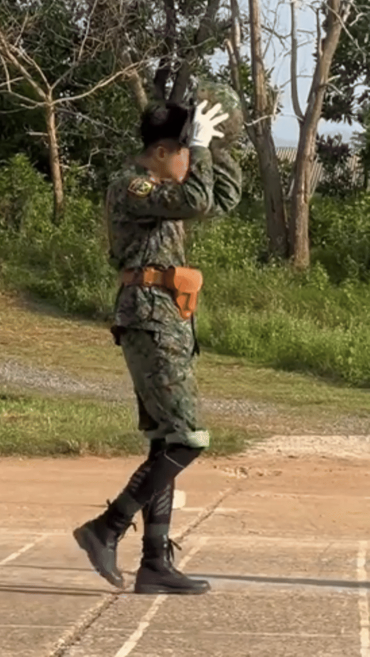 Lê Hoàng Hiệp có làn da trắng khiến fangirl phát ghen, thì ra anh quân nhân giữ da kĩ lắm- Ảnh 7.