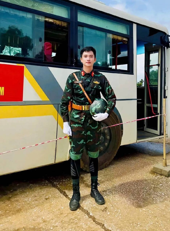Lê Hoàng Hiệp có làn da trắng khiến fangirl phát ghen, thì ra anh quân nhân giữ da kĩ lắm- Ảnh 9.