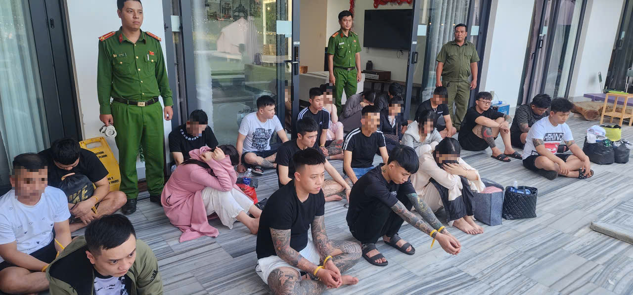 Hàng chục nam thanh nữ tú ở Đà Nẵng "chơi" ma túy trong villa- Ảnh 1.