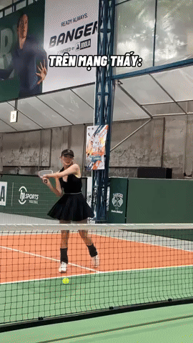 Minh Hằng mê pickleball, chồng đại gia mở 12 sân cho vợ chơi thoả thích, còn lặng lẽ đi sau nhặt bóng gây sốt!- Ảnh 5. Minh Hằng mê pickleball, chồng đại gia mở 12 sân cho vợ chơi thoả thích, còn lặng lẽ đi sau nhặt bóng gây sốt!- Ảnh 5.