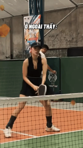 Minh Hằng mê pickleball, chồng đại gia mở 12 sân cho vợ chơi thoả thích, còn lặng lẽ đi sau nhặt bóng gây sốt!- Ảnh 6. Minh Hằng mê pickleball, chồng đại gia mở 12 sân cho vợ chơi thoả thích, còn lặng lẽ đi sau nhặt bóng gây sốt!- Ảnh 6.