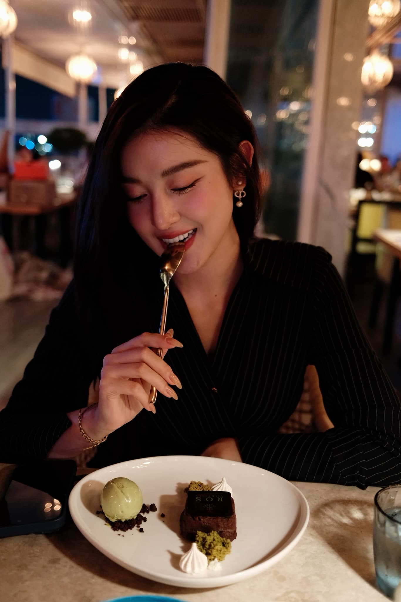 Mỹ nhân được gọi là "quốc bảo nhan sắc Việt" 30 tuổi chưa lấy chồng, từng tuyên bố 1 điều gây sốc - Ảnh 3. Mỹ nhân được gọi là "quốc bảo nhan sắc Việt" 30 tuổi chưa lấy chồng, từng tuyên bố 1 điều gây sốc - Ảnh 3.