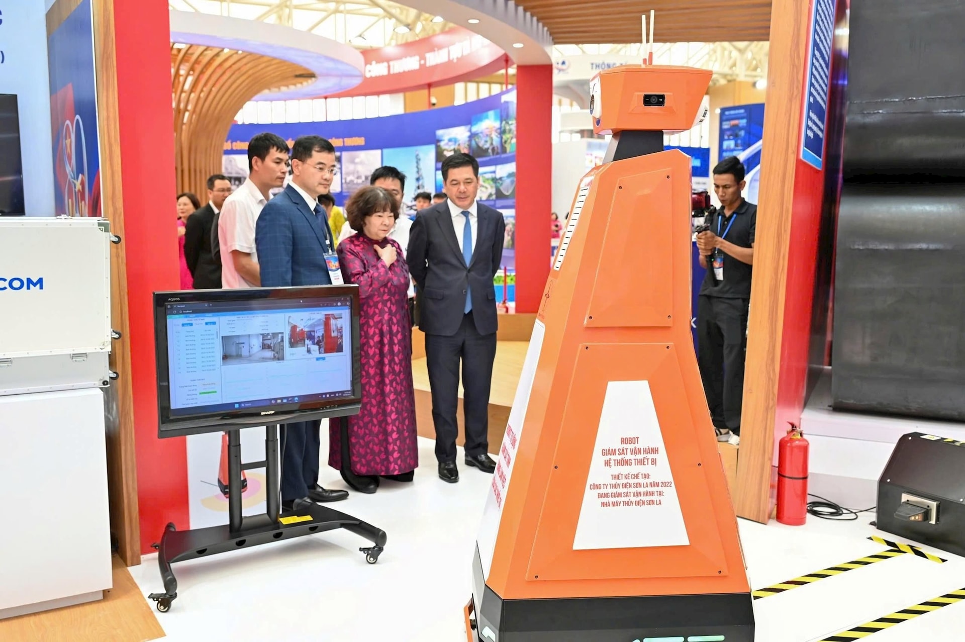Công Nghệ Robot Tại Việt Nam: Robot Tự Chế Tại Nhà Máy Thủy Điện Lớn Nhất Đông Nam Á - Ảnh 1. Công Nghệ Robot Tại Việt Nam: Robot Tự Chế Tại Nhà Máy Thủy Điện Lớn Nhất Đông Nam Á - Ảnh 1.