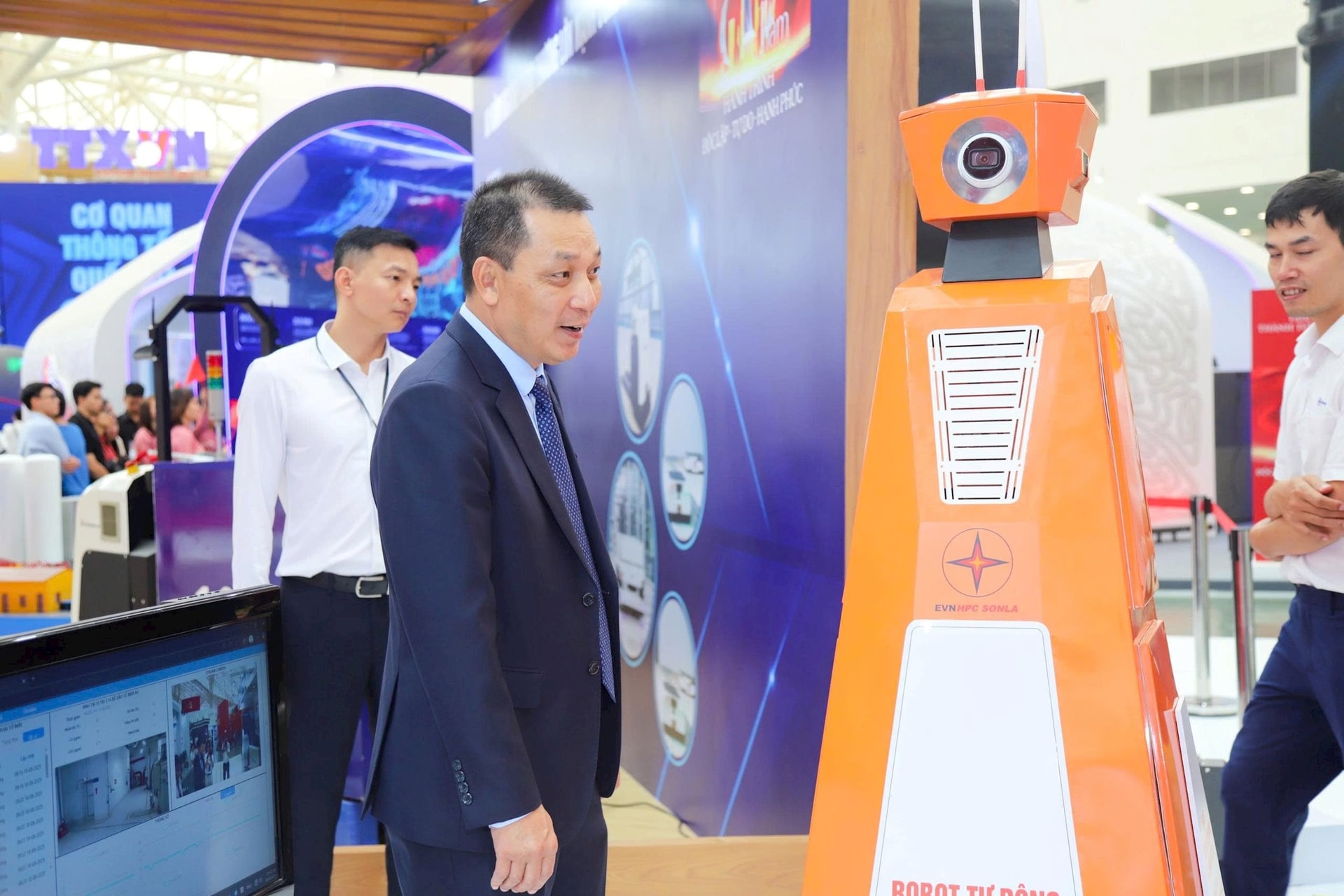 Công Nghệ Robot Tại Việt Nam: Robot Tự Chế Tại Nhà Máy Thủy Điện Lớn Nhất Đông Nam Á - Ảnh 2. Công Nghệ Robot Tại Việt Nam: Robot Tự Chế Tại Nhà Máy Thủy Điện Lớn Nhất Đông Nam Á - Ảnh 2.