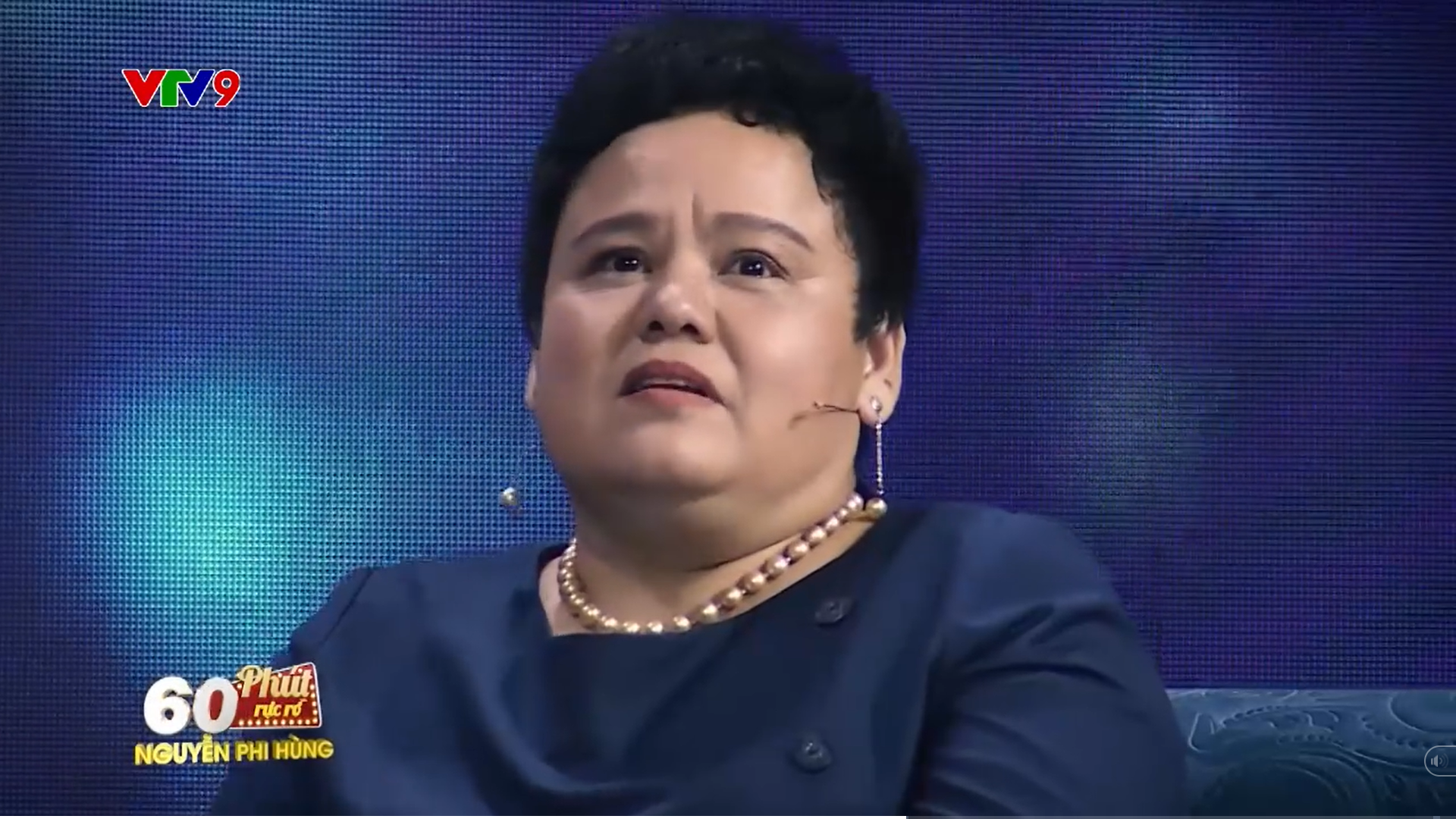 Danh tính người phụ nữ lớn hơn 12 tuổi lên truyền hình nói về thông tin yêu ca sĩ Phi Hùng - Ảnh 2.