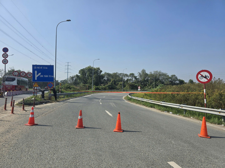 &Ugrave;n ứ giao th&ocirc;ng TP . HCM ng&agrave;y 1 / 1 , xe xếp h&agrave;ng d&agrave;i chờ l&ecirc;n cao tốc - Ảnh 8.