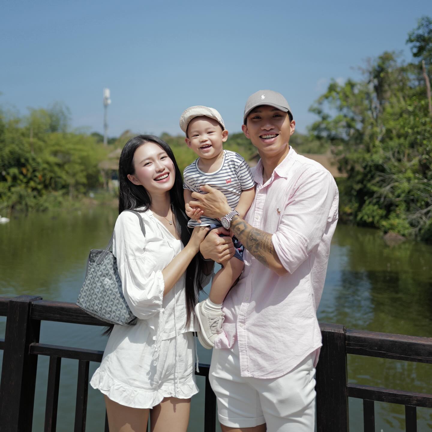 Kh&eacute;p lại 2025 đầy drama, Đo&agrave;n Văn Hậu - Do&atilde;n Hải My ch&agrave;o 2026 bằng khung h&igrave;nh cực ngọt, gấp 3 visual đỉnh ch&oacute;p!- Ảnh 1.