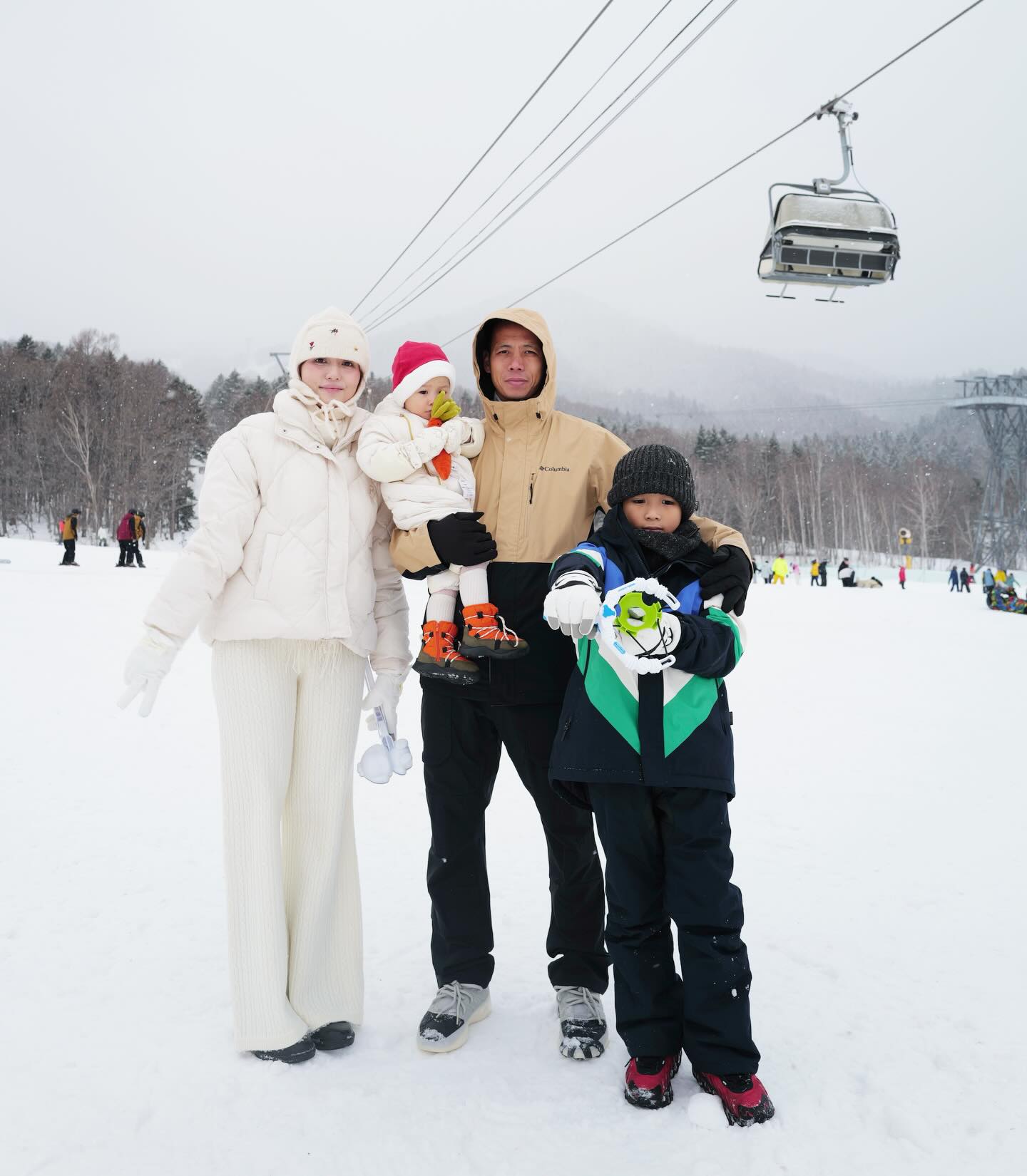 Văn Quyết và ái nữ cựu chủ tịch CLB Sài Gòn hạnh phúc thế!- Ảnh 1.