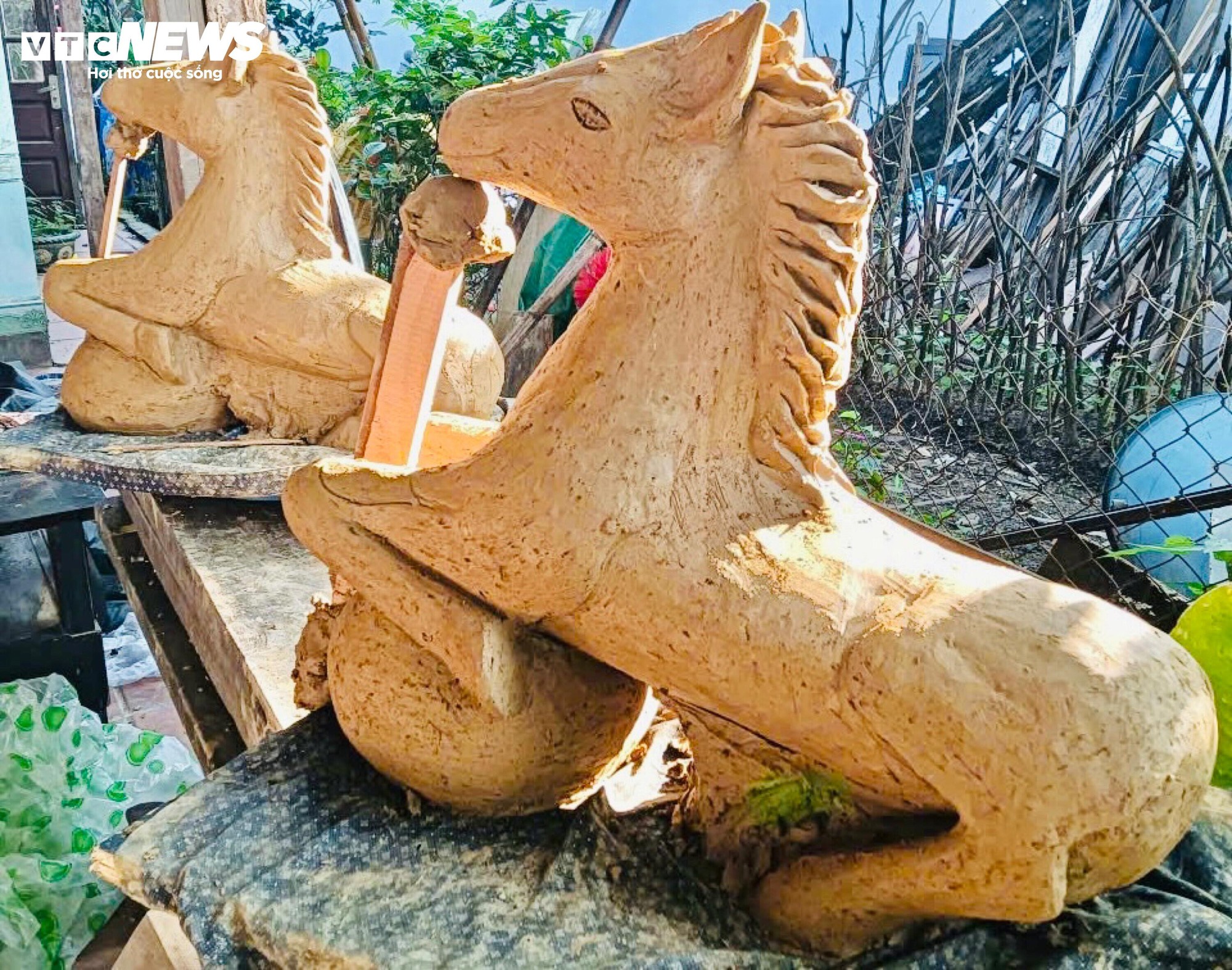 Làng gốm Thanh Hà rộn ràng sản xuất linh vật ngựa cho Tết Nguyên đán 2026 - Ảnh 9.