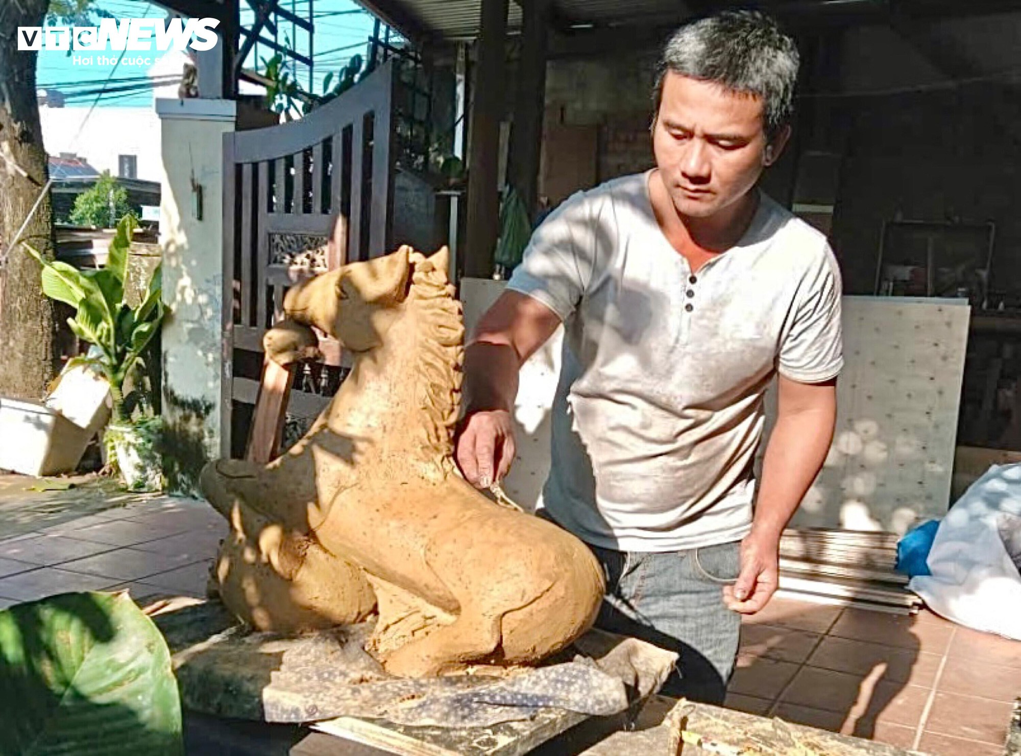 Làng gốm Thanh Hà rộn ràng sản xuất linh vật ngựa cho Tết Nguyên đán 2026 - Ảnh 8.
