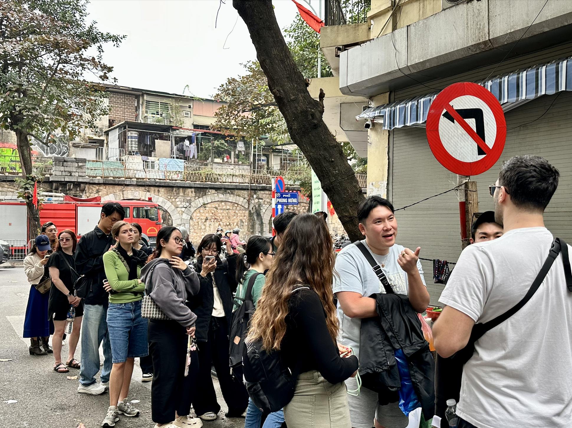 Đúng 1/1/2026, nhiều nơi tại trung tâm Hà Nội đông nghịt người xếp hàng, chuyện gì đây?- Ảnh 13.