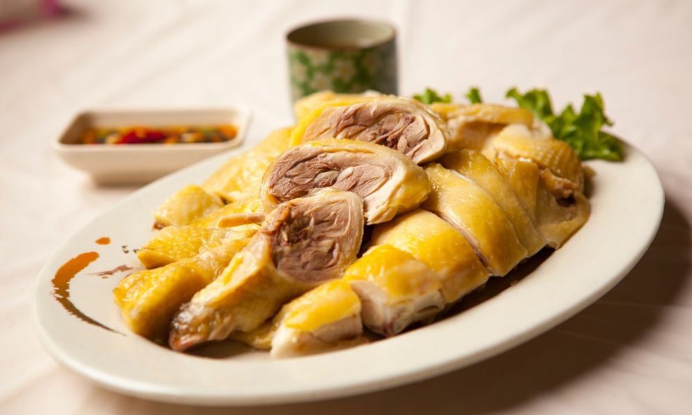 Mẹo luộc g&agrave; ngon đẹp: Da v&agrave;ng căng b&oacute;ng, thịt ch&iacute;n đều, kh&ocirc;ng nứt da- Ảnh 1.