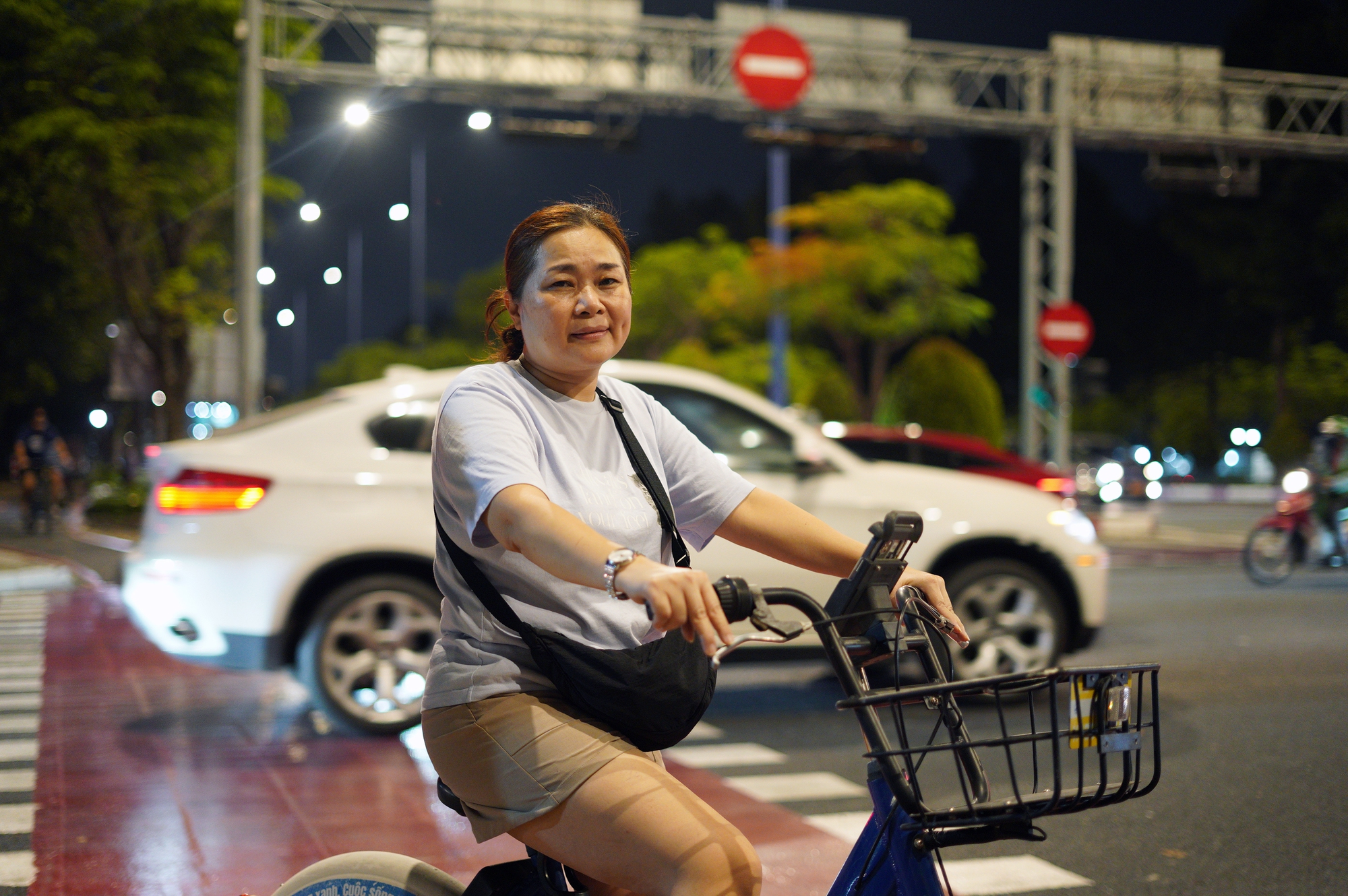 Cận cảnh làn đường 6km đẹp như Châu Âu ở TP.HCM, xe máy đi vào sẽ bị phạt!- Ảnh 12. Cận cảnh làn đường 6km đẹp như Châu Âu ở TP.HCM, xe máy đi vào sẽ bị phạt!- Ảnh 12.