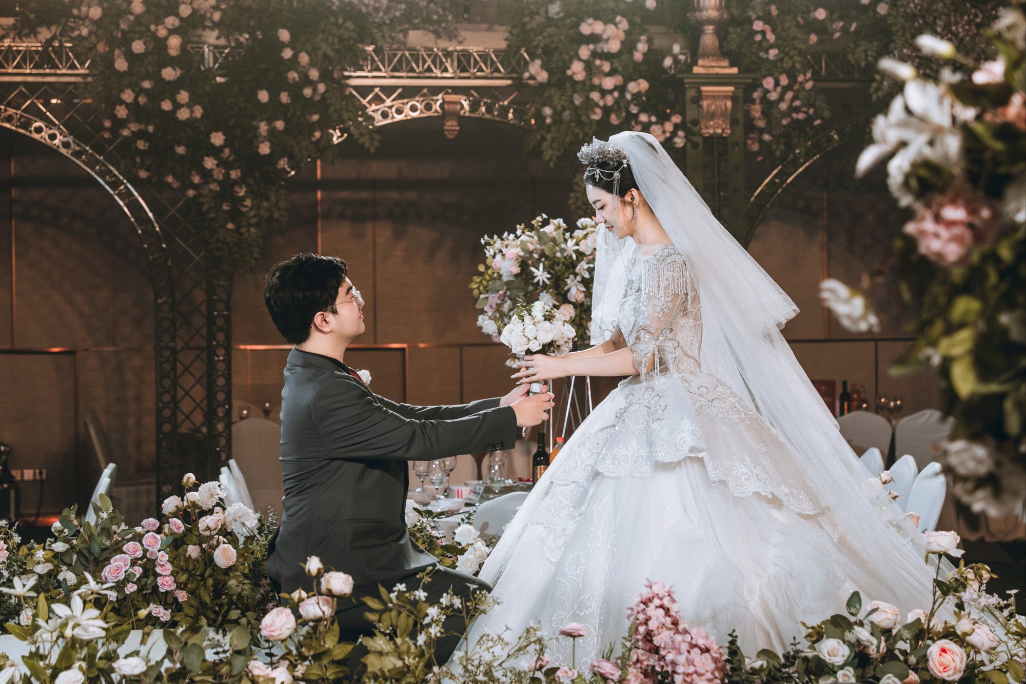 2 ng&agrave;y sau đ&aacute;m cưới, t&ocirc;i tỉnh dậy th&igrave; thấy vợ "biến mất", thứ c&ocirc; ấy để lại khiến t&ocirc;i b&agrave;ng ho&agrave;ng - Ảnh 1.