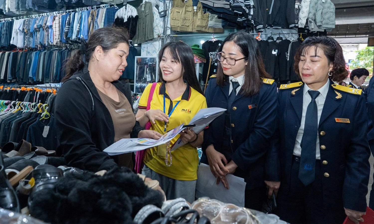 Những Luật mới 2026 có hiệu lực từ đầu năm , ảnh hưởng đến mọi lĩnh vực đời sống - Ảnh 1.