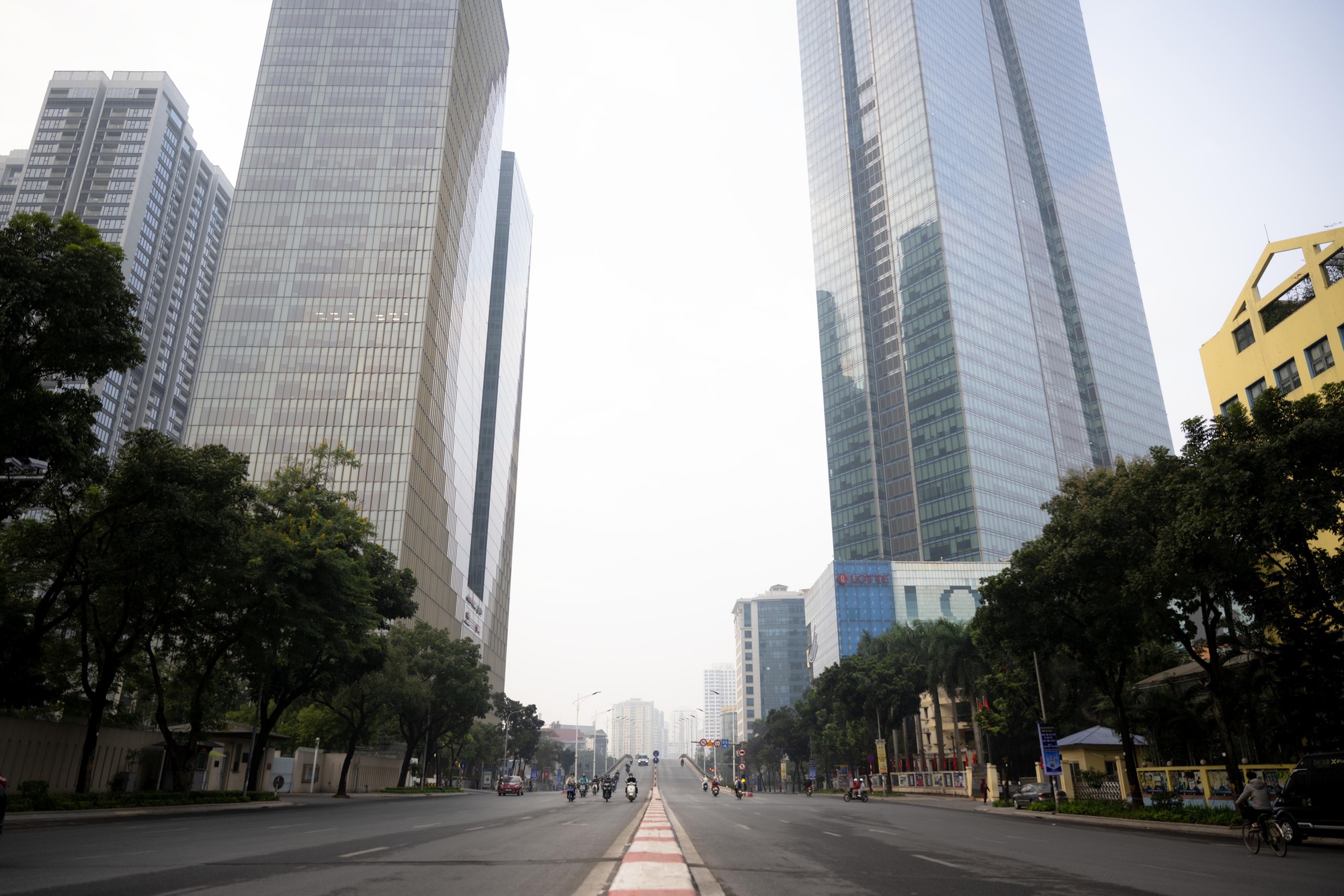 Ảnh, clip: H&agrave; Nội thật lạ trong s&aacute;ng đầu năm 2026- Ảnh 20.