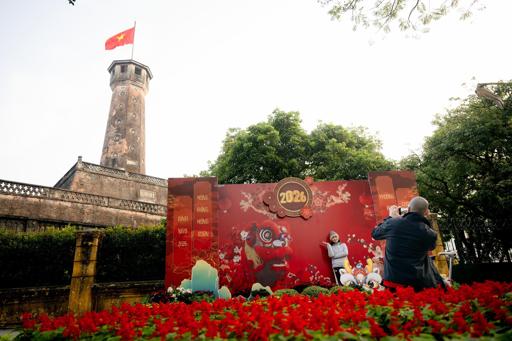 Ảnh, clip: H&agrave; Nội thật lạ trong s&aacute;ng đầu năm 2026- Ảnh 19.