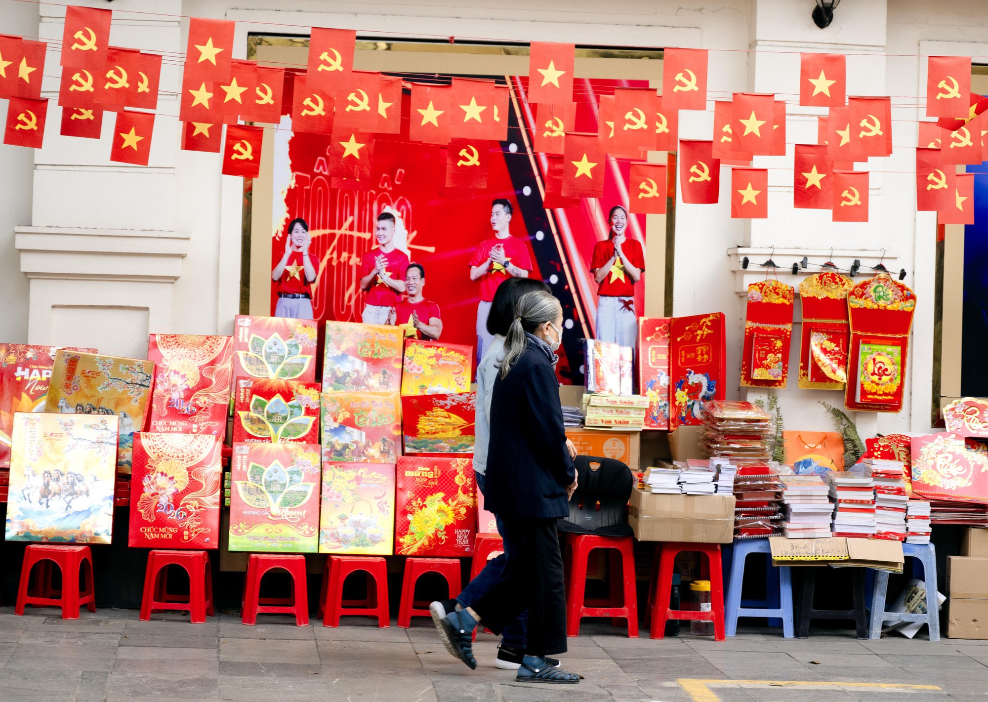 Ảnh, clip: H&agrave; Nội thật lạ trong s&aacute;ng đầu năm 2026- Ảnh 14.