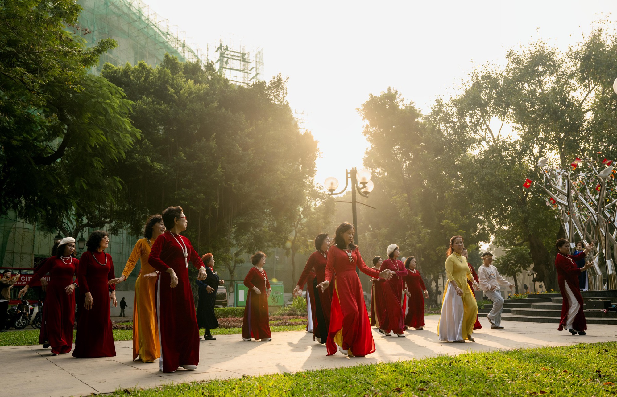 Ảnh, clip: H&agrave; Nội thật lạ trong s&aacute;ng đầu năm 2026- Ảnh 6.