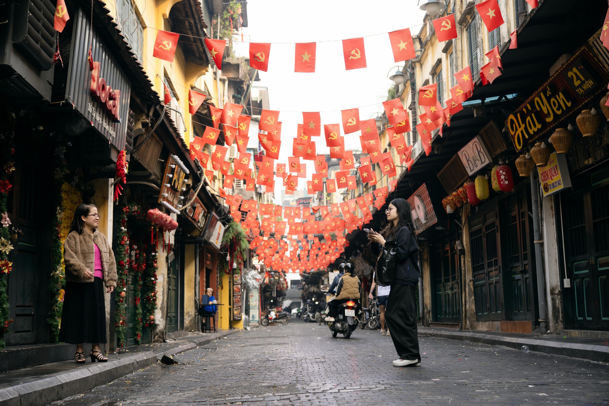 Ảnh, clip: H&agrave; Nội thật lạ trong s&aacute;ng đầu năm 2026- Ảnh 12.