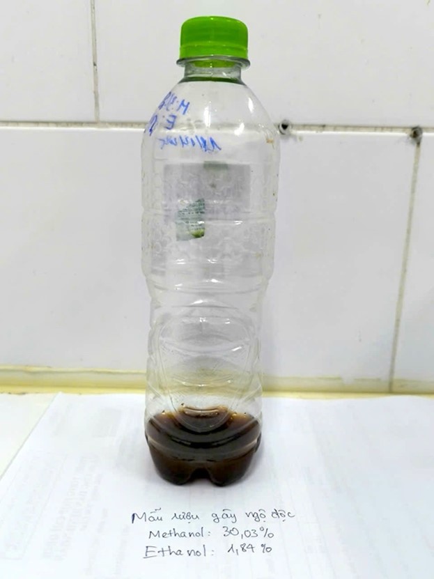 Rượu giả g&acirc;y ngộ độc 7 người ở Hải Ph&ograve;ng, 1 người tử vong - Ảnh 1.