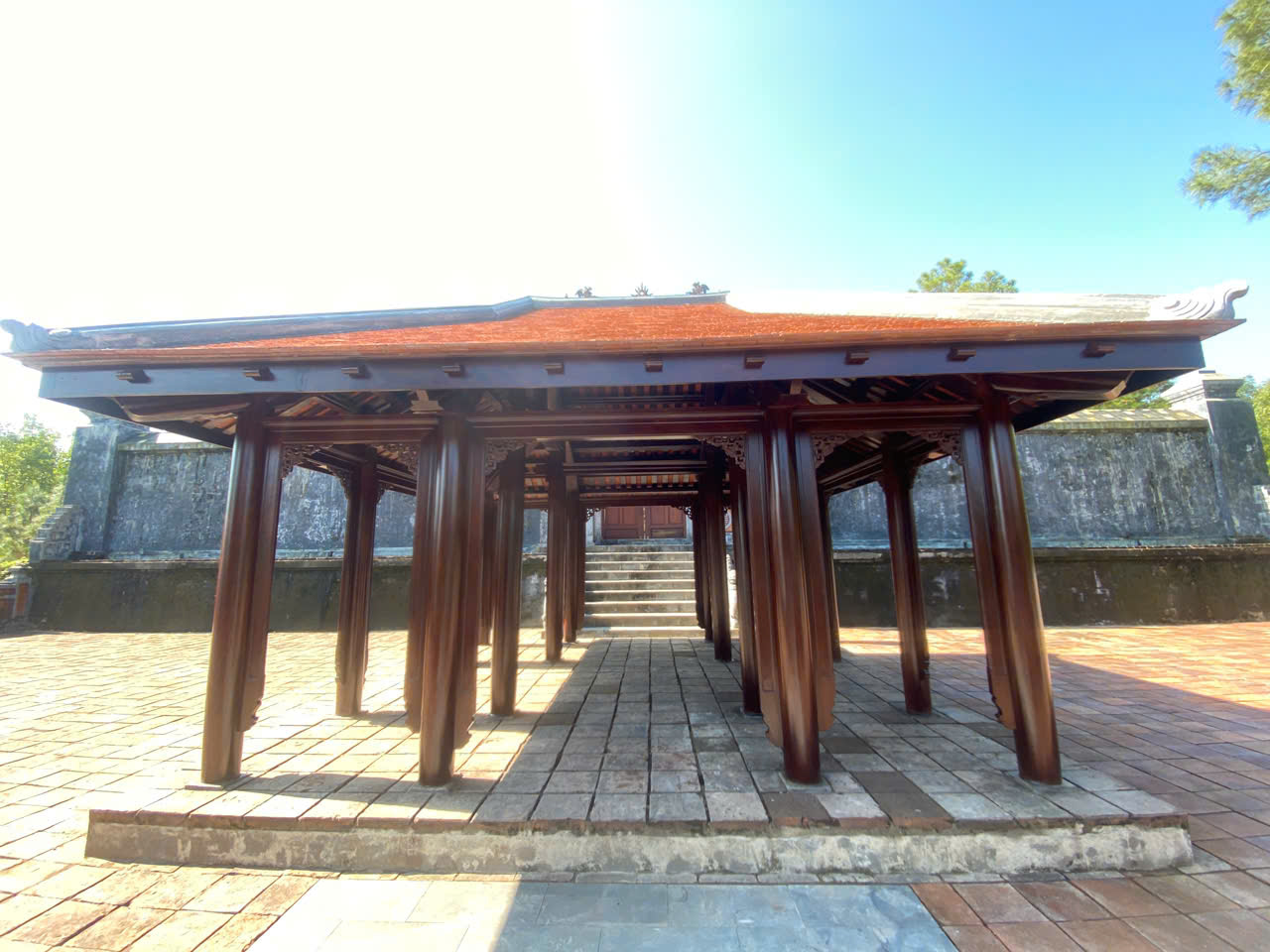 Y&ecirc;u cầu l&agrave;m r&otilde; ng&ocirc;i nh&agrave; rường dựng tr&aacute;i ph&eacute;p tại lăng vua Thiệu Trị - Ảnh 2.