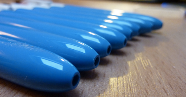 90% người d&ugrave;ng kh&ocirc;ng biết c&ocirc;ng dụng của chiếc lỗ nhỏ tr&ecirc;n nắp b&uacute;t bi- Ảnh 2.