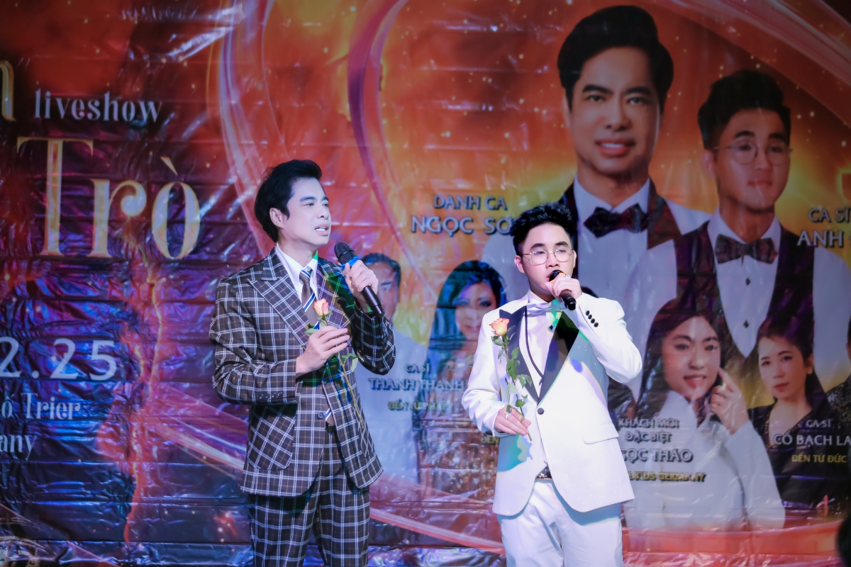 Ngọc Sơn c&ugrave;ng học tr&ograve; h&aacute;t hơn 10 tiếng đồng hồ trong liveshow ở Đức- Ảnh 2.