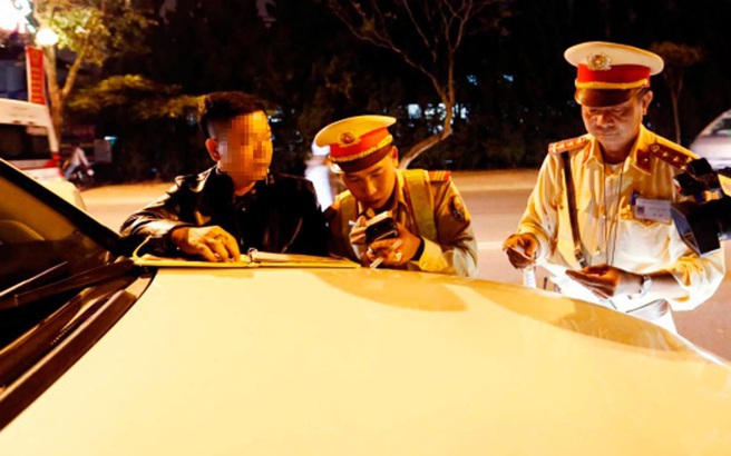 Lỗi chạy xe m&aacute;y, &ocirc; t&ocirc; chậm bị phạt thế n&agrave;o? - Ảnh 2.