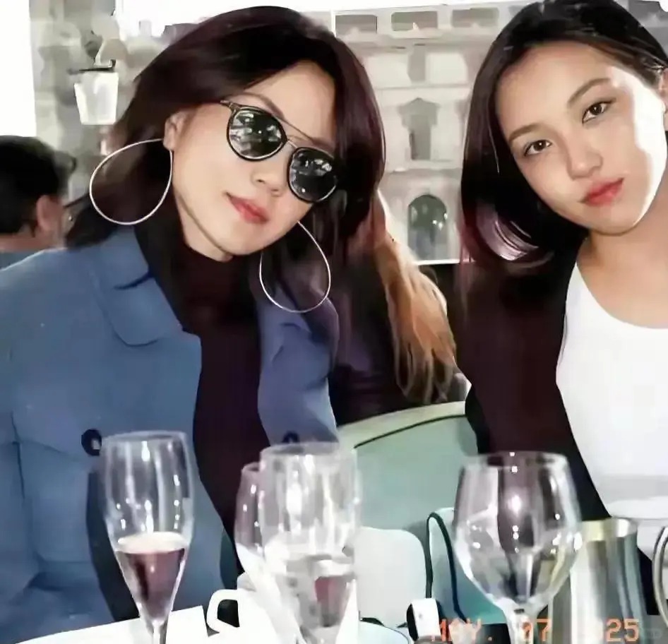 Con g&aacute;i Vương Phi diện mạo kh&oacute; tin sau 4 lần phẫu thuật hở h&agrave;m ếch, đ&atilde; c&oacute; bạn trai ở tuổi 20- Ảnh 7.