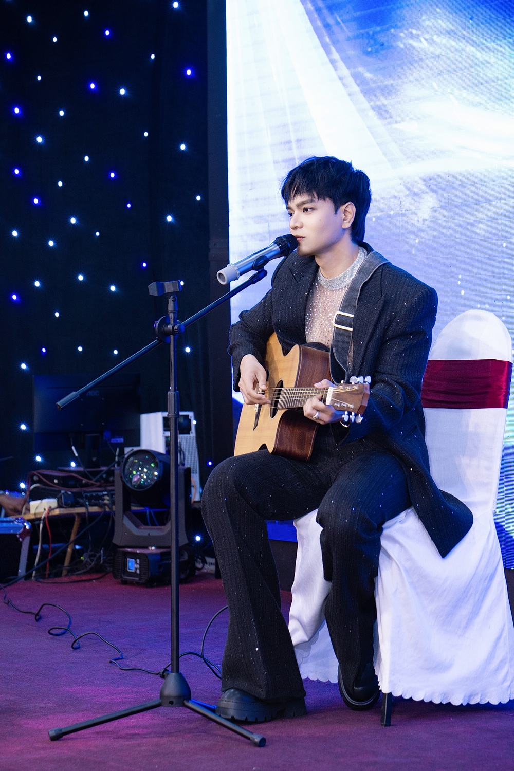 &Aacute; vương Vũ Linh v&agrave; ca nhạc sĩ Ssay Huỳnh về chung một nh&agrave;- Ảnh 2.