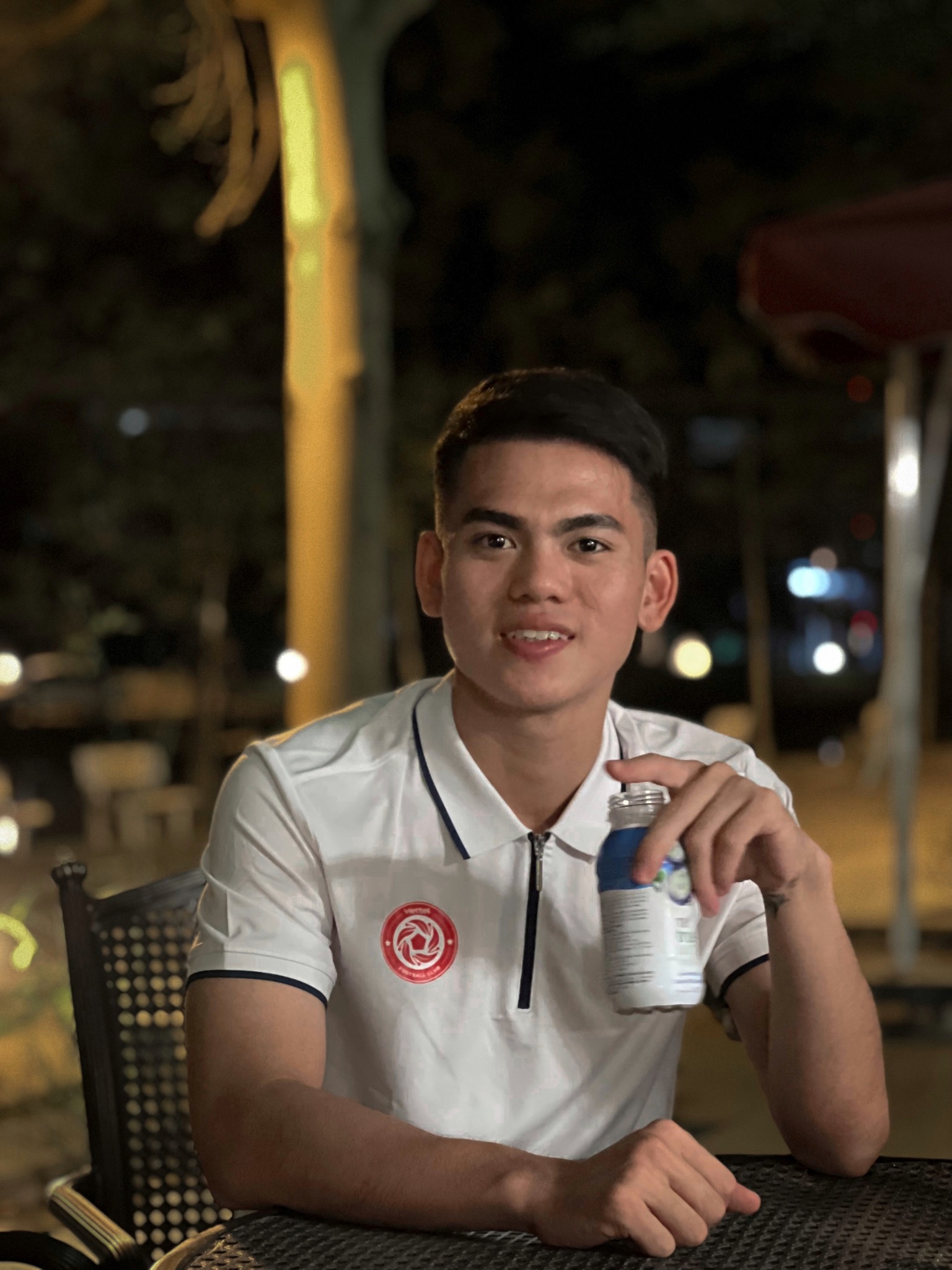 Profile đội trưởng U23 Việt Nam gây sốt U23 châu Á: Vào sân ghi bàn lạnh lùng, ngoài đời là "học sinh giỏi" có tiếng - Ảnh 22. Profile đội trưởng U23 Việt Nam gây sốt U23 châu Á: Vào sân ghi bàn lạnh lùng, ngoài đời là "học sinh giỏi" có tiếng - Ảnh 22.