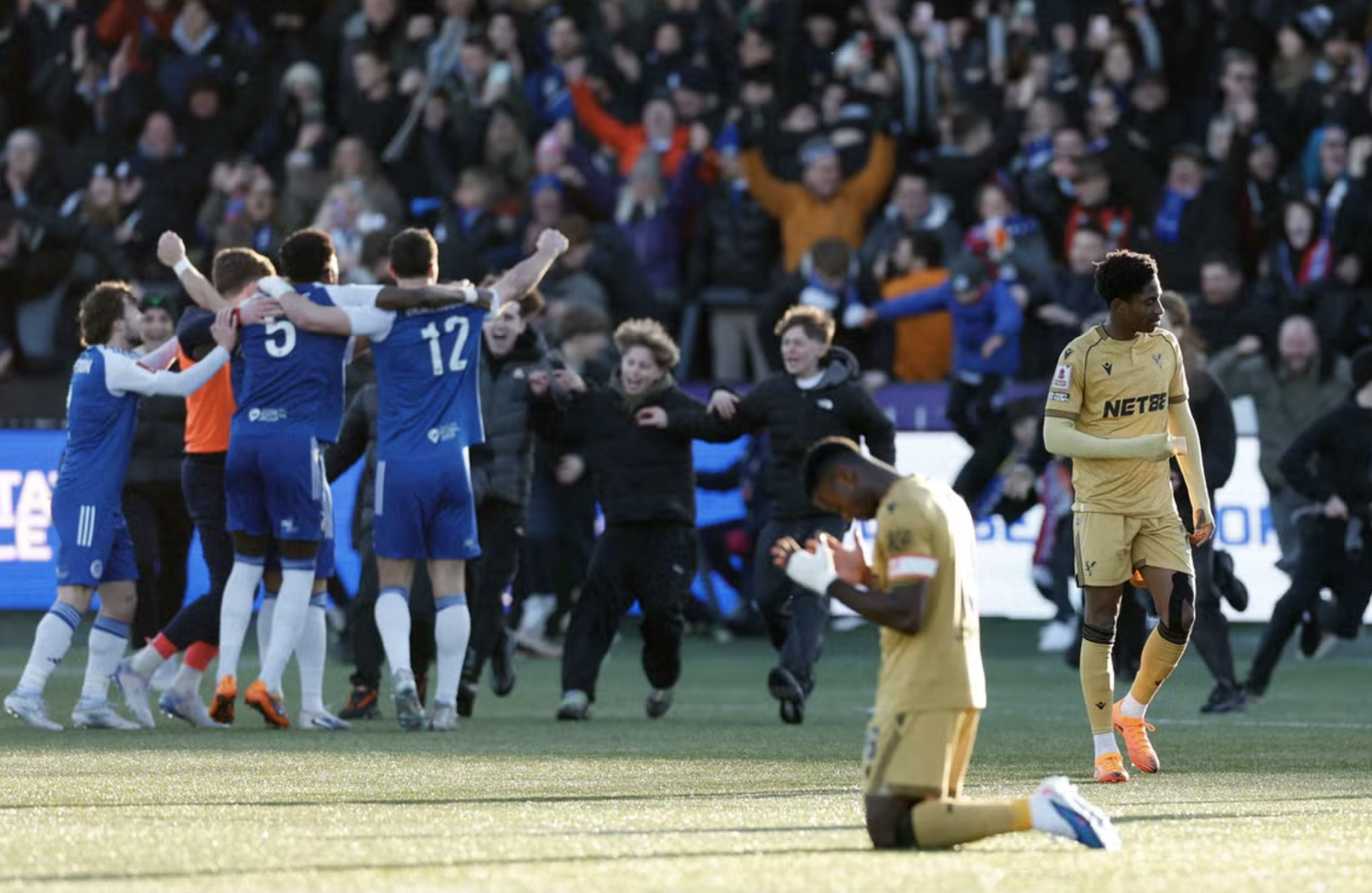 Man City thắng vùi dập Exeter City 10-1, mưa bàn thắng tràn ngập FA Cup - Ảnh 9.