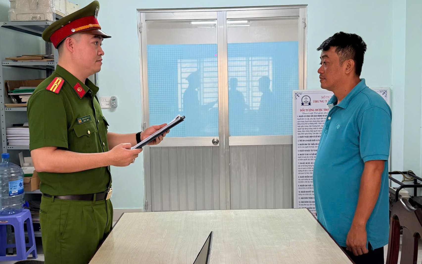 Kh&aacute;m x&eacute;t khẩn cấp ở 2 kh&aacute;ch sạn, tạm giữ b&agrave; chủ Ng&ocirc; Thị D&uacute;p v&agrave; 39 đối tượng - Ảnh 4.