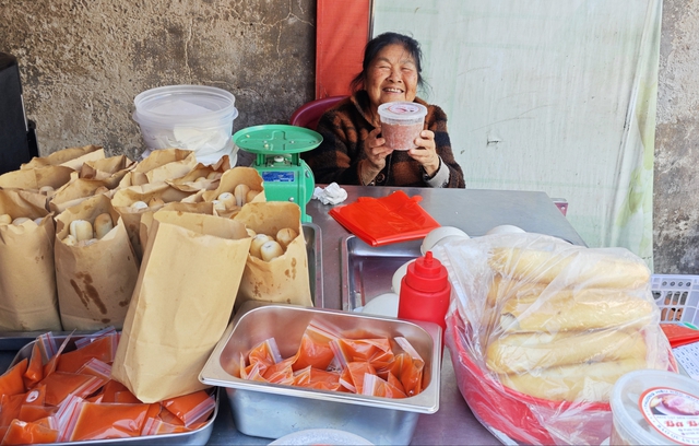 Về Hải Phòng gặp người bán pate truyền thống, lượng khách giảm 60%: “Chúng tôi không có quan hệ gì với pate Cột Đèn kia”- Ảnh 7. Về Hải Phòng gặp người bán pate truyền thống, lượng khách giảm 60%: “Chúng tôi không có quan hệ gì với pate Cột Đèn kia”- Ảnh 7.