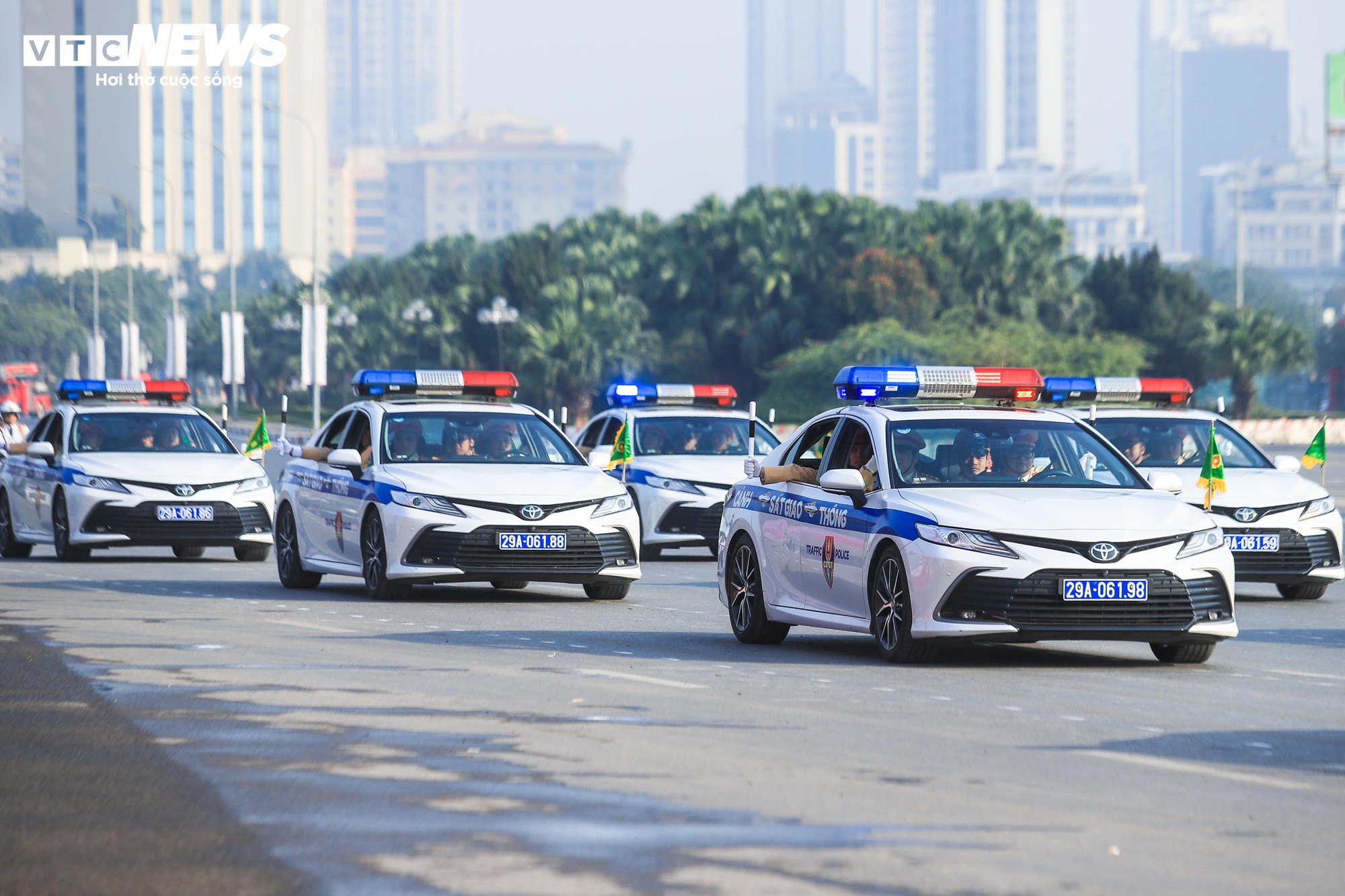 Cận cảnh trực thăng tham gia Lễ xuất qu&acirc;n bảo vệ Đại hội Đảng XIV tại H&agrave; Nội - Ảnh 9.