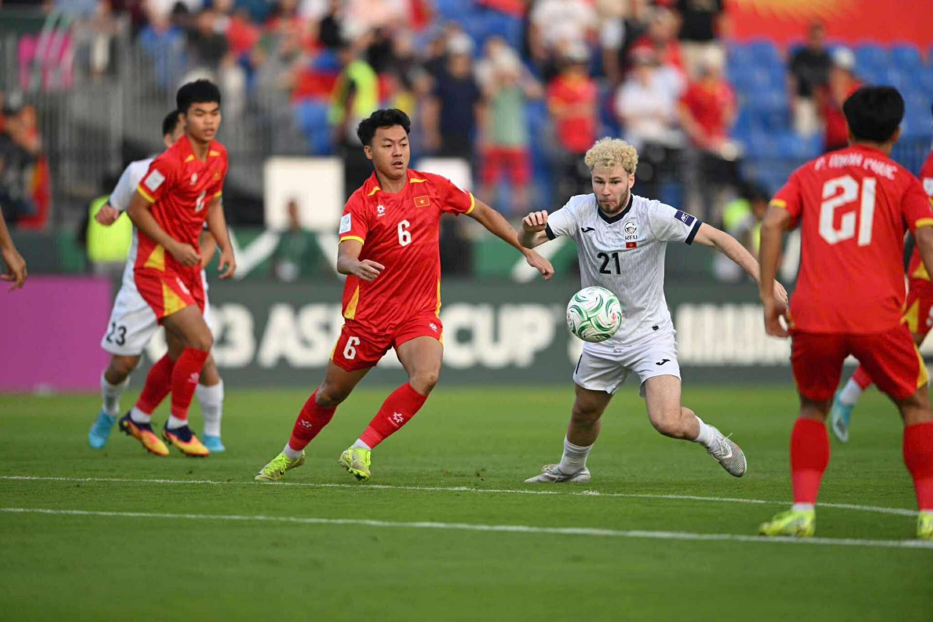 Thể hiện sức mạnh &aacute;p đảo, U23 Nhật Bản v&ocirc; t&igrave;nh khiến bảng đấu của U23 Việt Nam th&ecirc;m kh&oacute; lường - Ảnh 2.