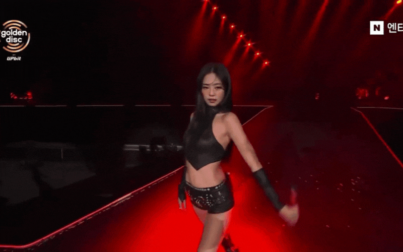 Jennie đốt mắt ở “Grammy Hàn Quốc”, hở bạo tương tác thân mật với vũ công nam không sợ thứ gì- Ảnh 2. Jennie đốt mắt ở “Grammy Hàn Quốc”, hở bạo tương tác thân mật với vũ công nam không sợ thứ gì- Ảnh 2.