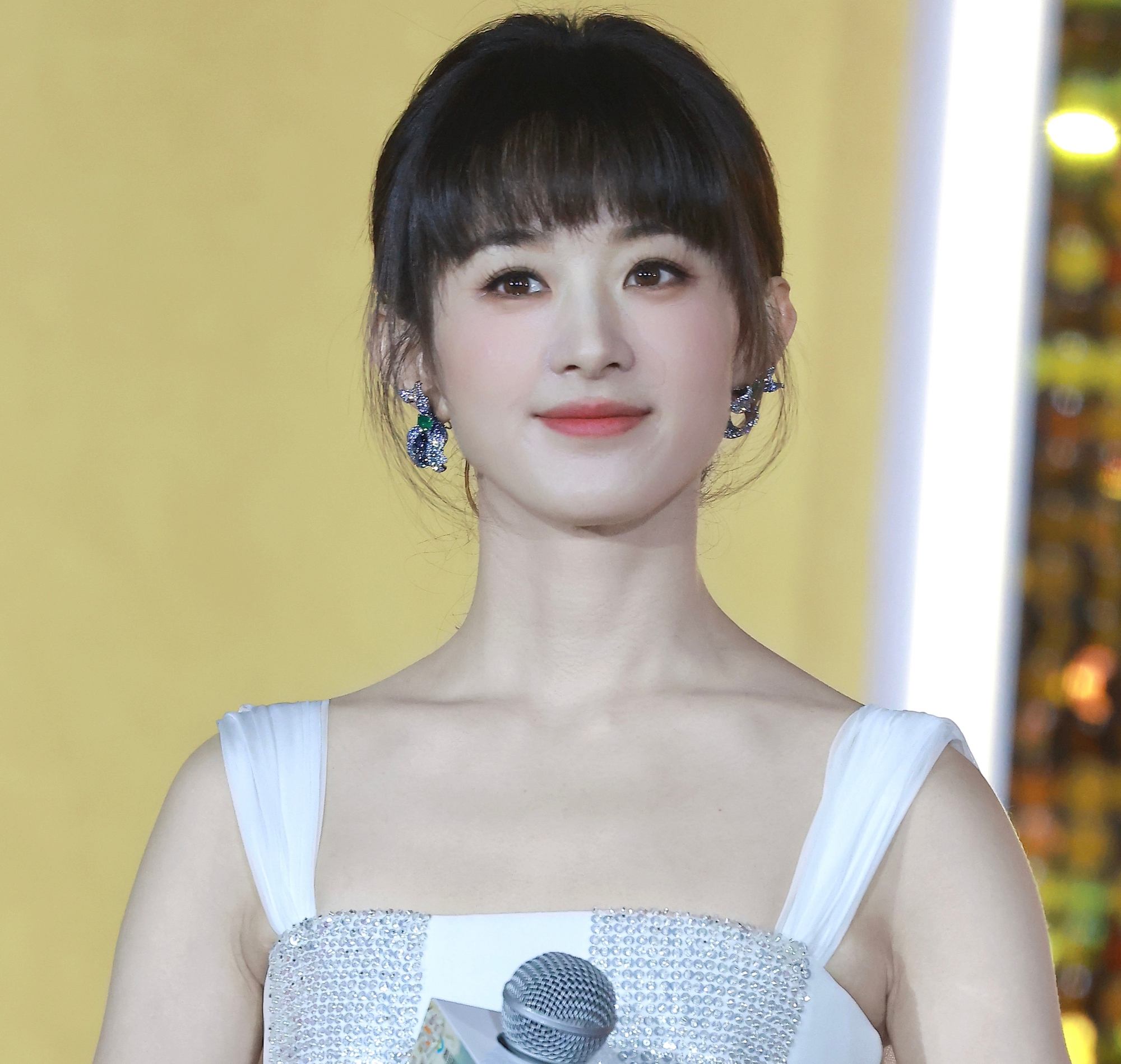 Triệu Lệ Dĩnh biến thành "ma cà rồng" đấy à? - Ảnh 6. Triệu Lệ Dĩnh biến thành "ma cà rồng" đấy à? - Ảnh 6.