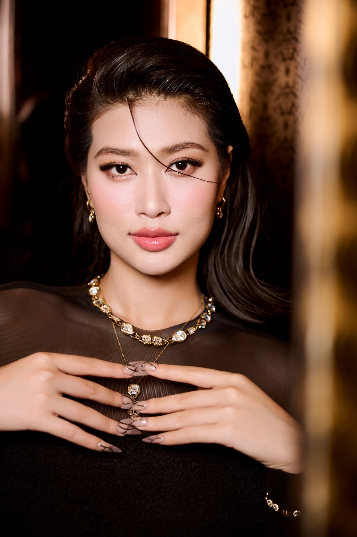 Hoa hậu Đoàn Thiên Ân hất tay fan nữ xin chụp ảnh cùng tại sự kiện?- Ảnh 2. Hoa hậu Đoàn Thiên Ân hất tay fan nữ xin chụp ảnh cùng tại sự kiện?- Ảnh 2.