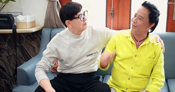 Em trai NSƯT Vũ Linh rất yếu, ngồi xe lăn ra s&acirc;n khấu: Kh&aacute;n giả đưa nhiều tiền mặt - Ảnh 5.