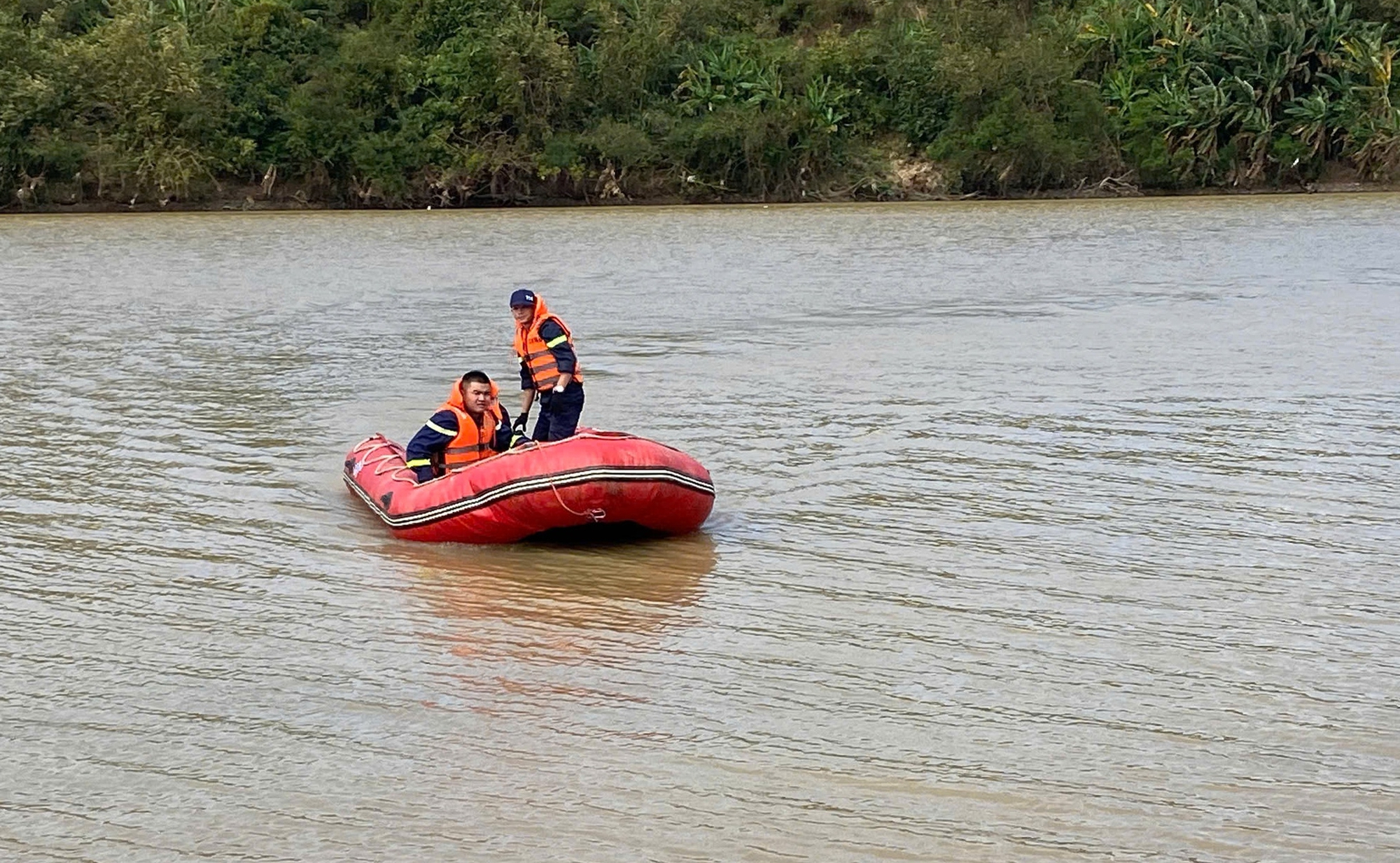 T&igrave;m kiếm nam sinh vi&ecirc;n nghi nhảy cầu S&ecirc;r&ecirc;pốk tự tử - Ảnh 2.