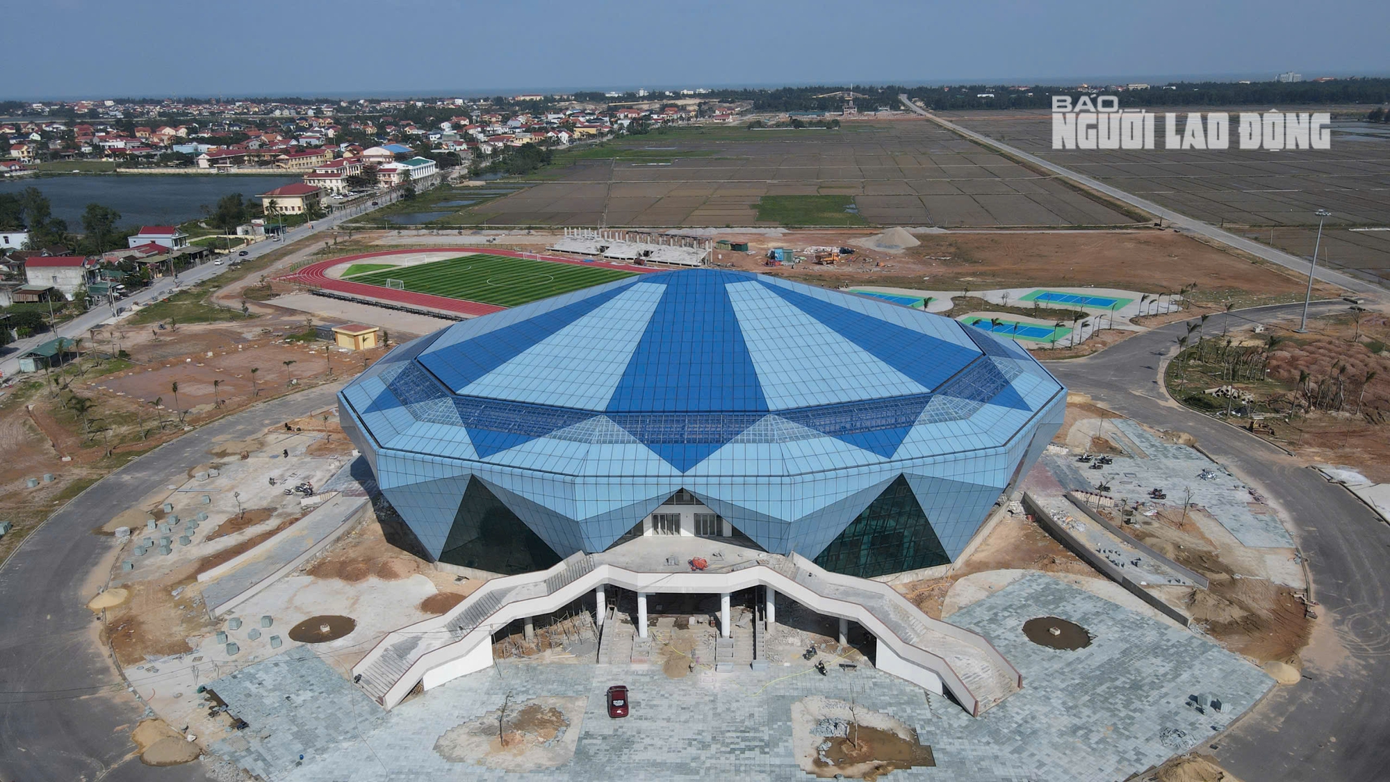 Nh&agrave; thi đấu kim cương xanh 340 tỉ đồng tại Quảng Trị thu h&uacute;t sự ch&uacute; &yacute; - Ảnh 1.