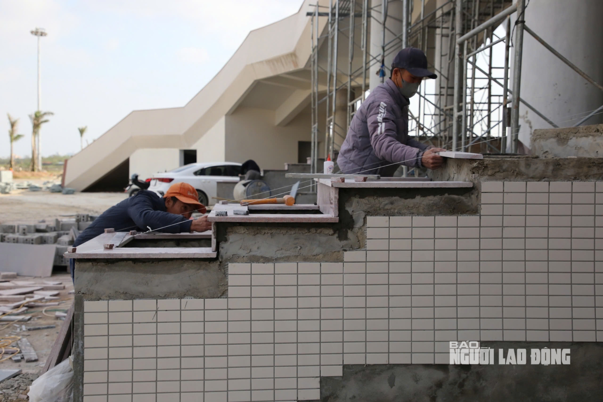 Nh&agrave; thi đấu h&igrave;nh kim cương xanh 340 tỉ đồng g&acirc;y ch&uacute; &yacute; ở Quảng Trị - Ảnh 2.