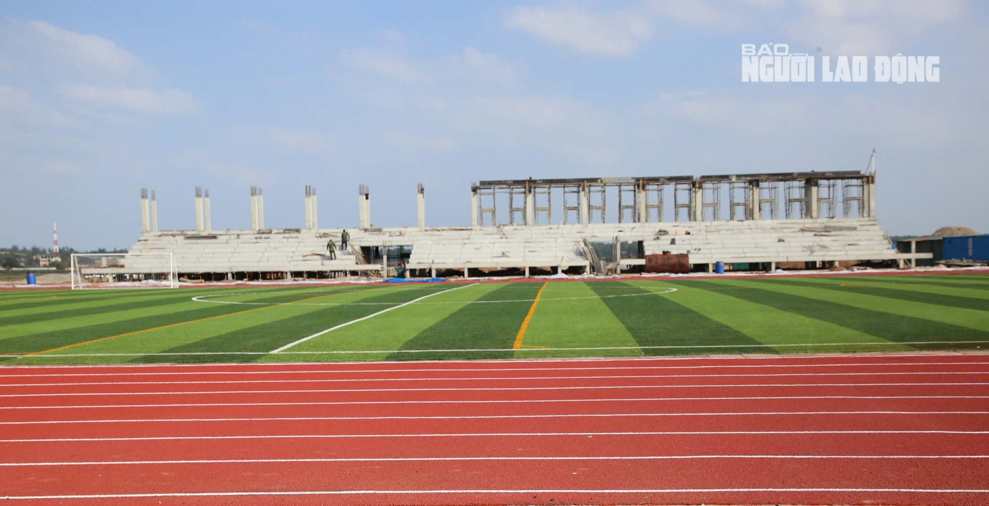 Nh&agrave; thi đấu h&igrave;nh kim cương xanh 340 tỉ đồng g&acirc;y ch&uacute; &yacute; ở Quảng Trị - Ảnh 4.