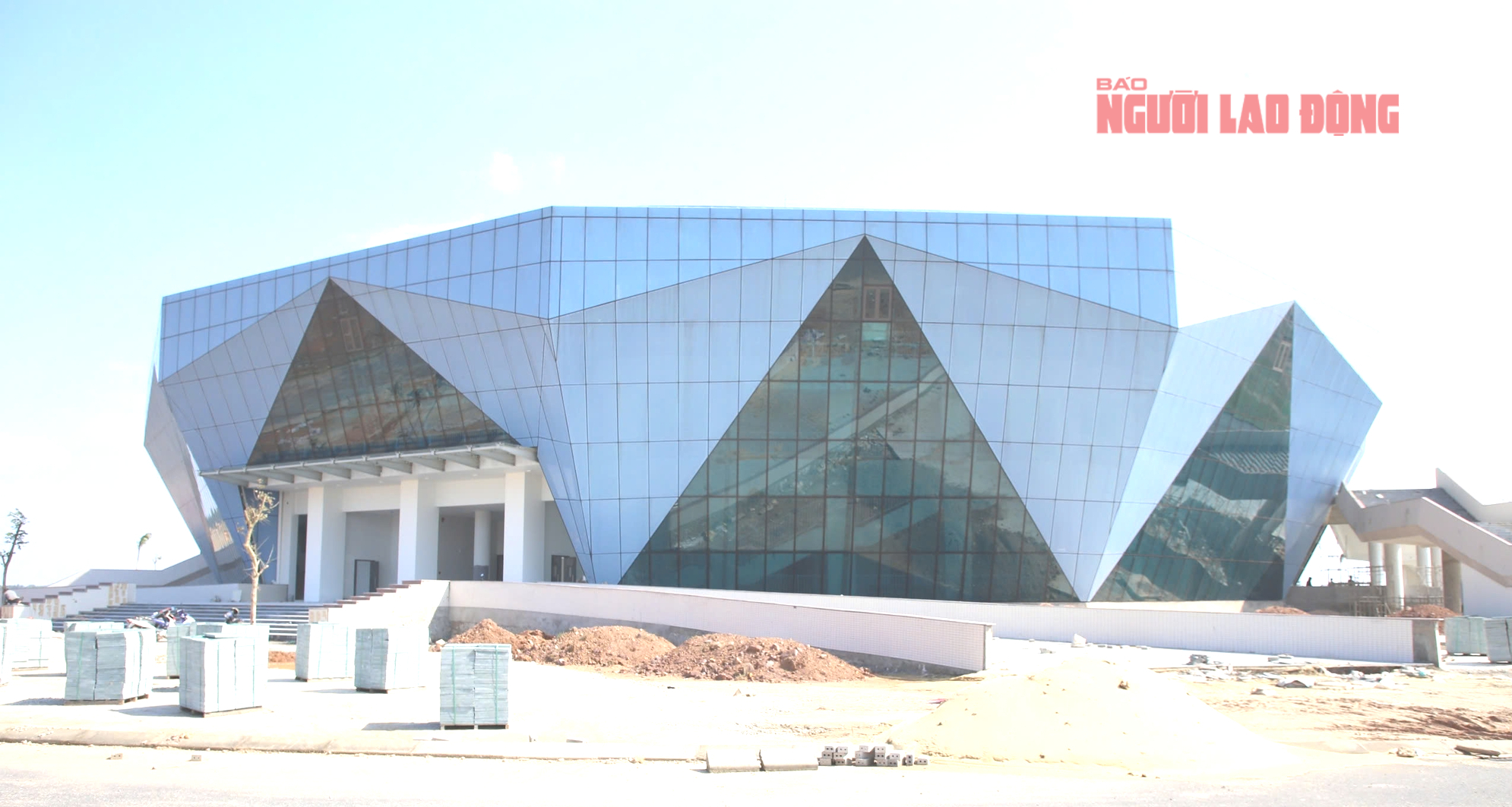 Nh&agrave; thi đấu kim cương xanh 340 tỉ đồng tại Quảng Trị thu h&uacute;t sự ch&uacute; &yacute; - Ảnh 2.