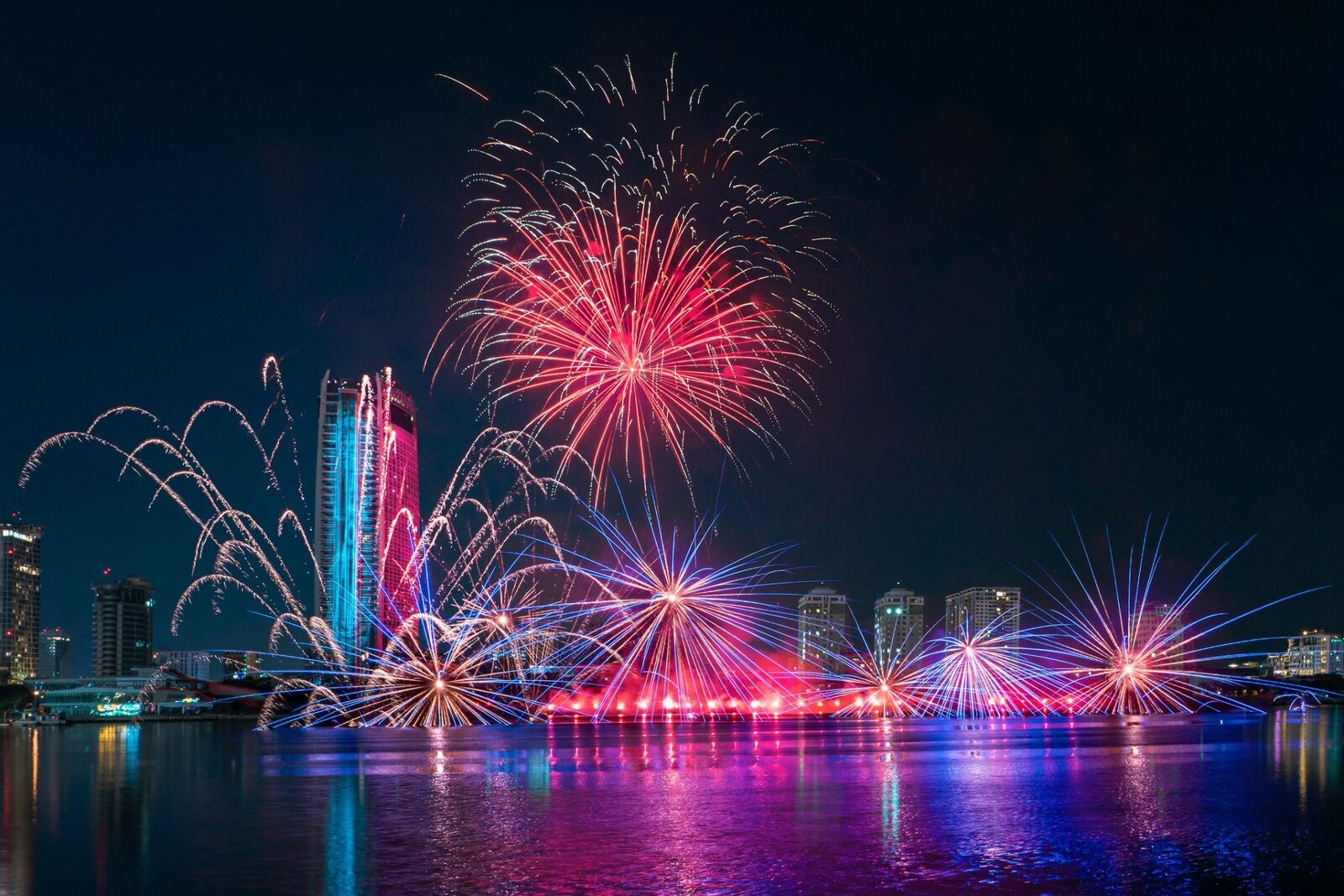 Sun Group t&agrave;i trợ 100% kinh ph&iacute; bắn 10.000 quả ph&aacute;o hoa k&eacute;o d&agrave;i 30 ph&uacute;t tại H&agrave; Nội - Ảnh 2.