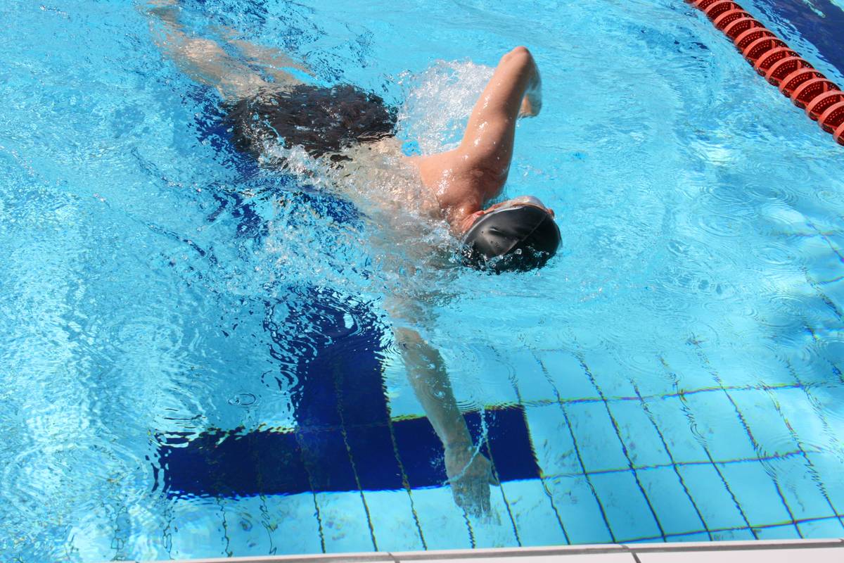 B&eacute; trai 12 tuổi đeo 2 phao vẫn tử vong v&igrave; đuối nước tại bể bơi s&acirc;u 100cm- Ảnh 1.