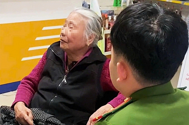 Nghe một cuộc điện thoại, cụ b&agrave; 79 tuổi su&yacute;t mất trắng 300 triệu tiền dưỡng gi&agrave; v&igrave; tội... bu&ocirc;n ma t&uacute;y - Ảnh 1.